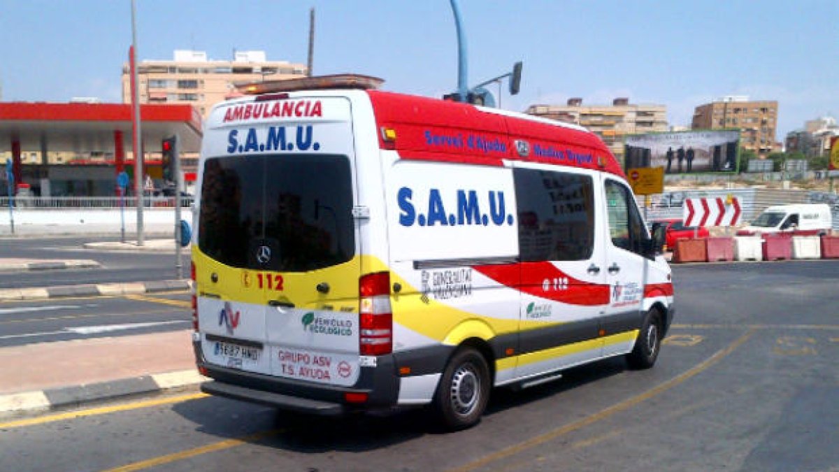 Imagen de una ambulancia del servicio de emergènices valenciano.