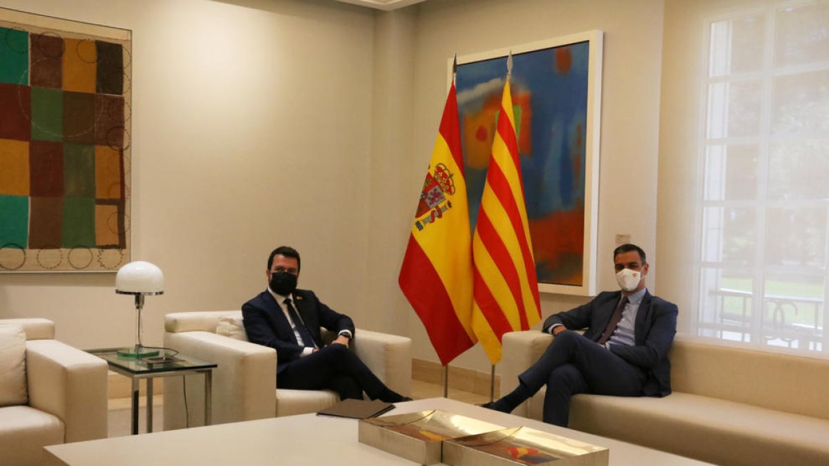 El president espanyol, Pedro Sánchez, i el cap del Govern, Pere Aragonès, reunits a Moncloa.