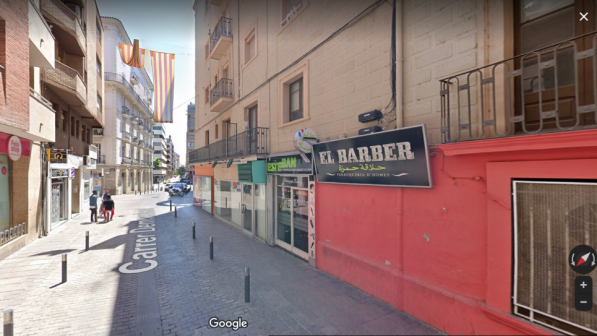 El piso está en la calle Democracia de Lleida.