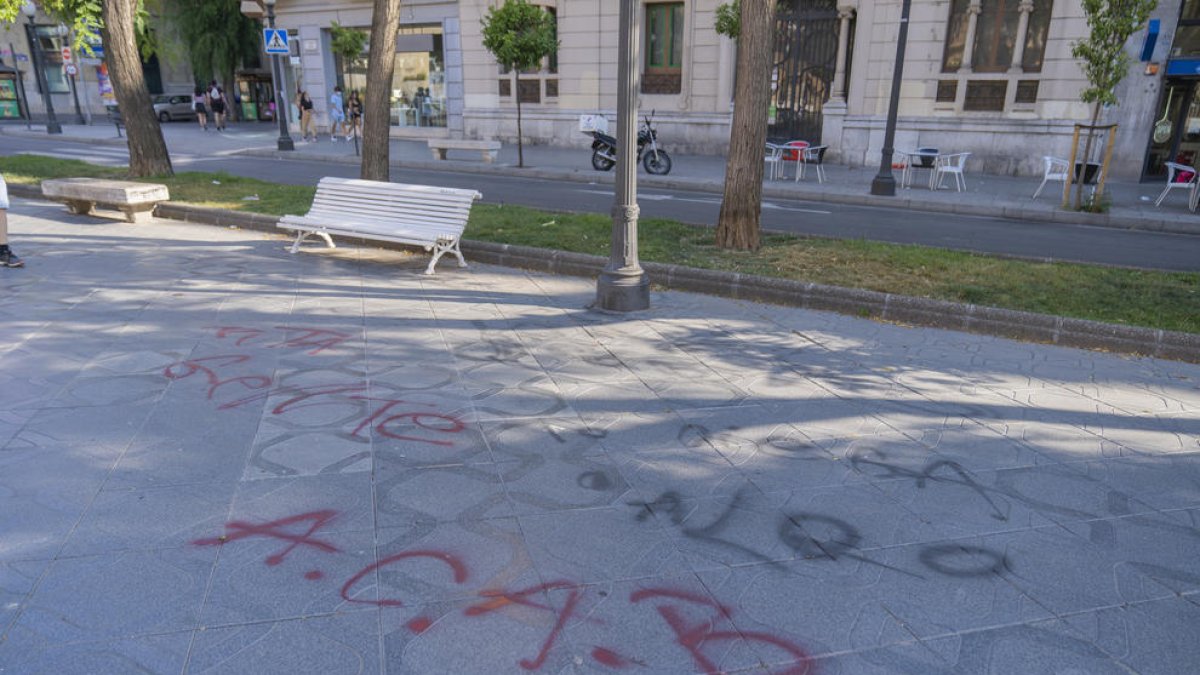 Apareixen més actes vandàlics a la Rambla Nova de Tarragona