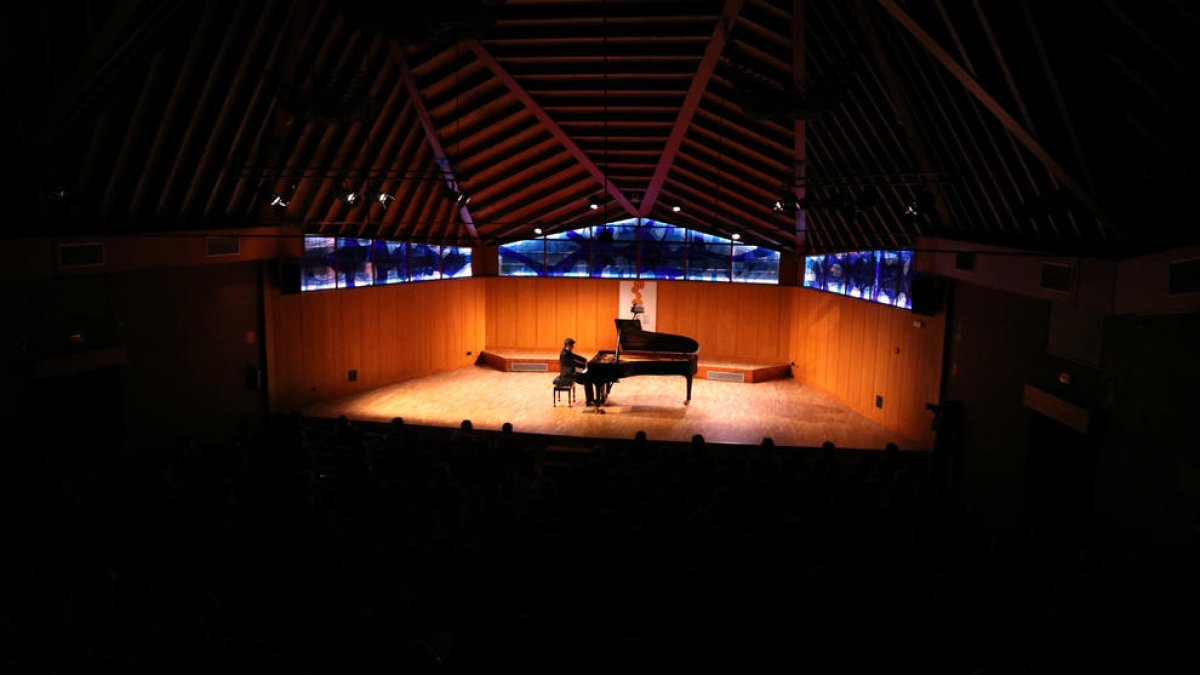 El pianista, Javier Perianes, durant la seva actuació al concert inaugural del 40a edició del Festival Internacional de Música Pau Casals.