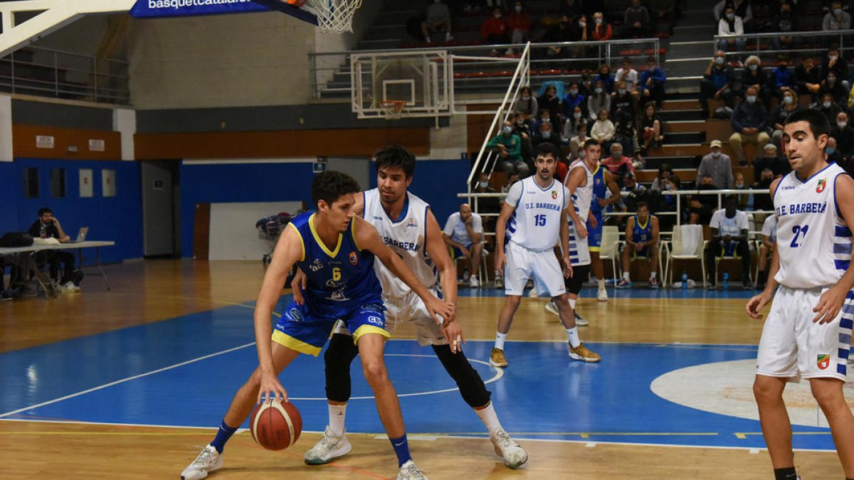 Imagen del último partido de liga disputado en el pabellón del Serrallo entre el CBT y el Barberà.