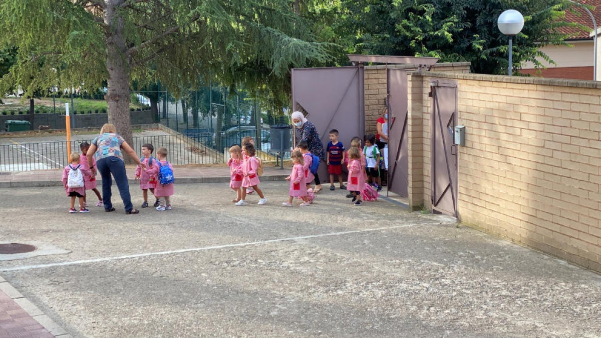 Imagen de la entrada al Institut Escola de Oliana.