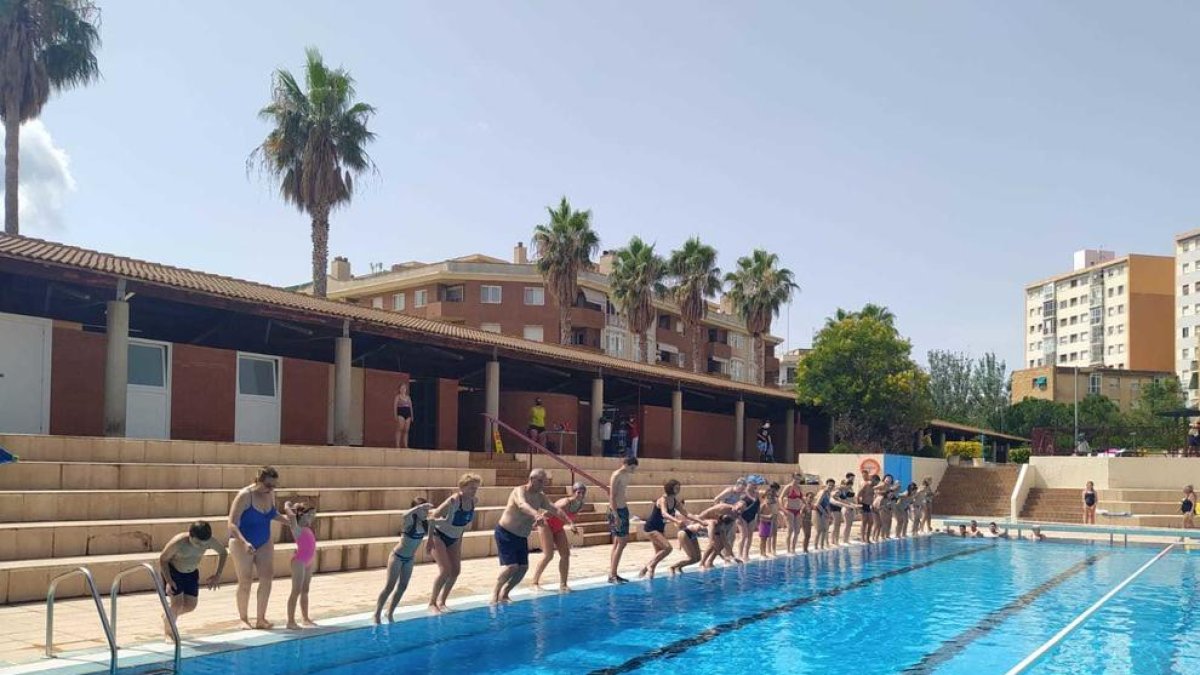 El 'Mulla't per l'Esclerosi Múltiple' omple de solidaritat unes 500 piscines en una edició «especial»