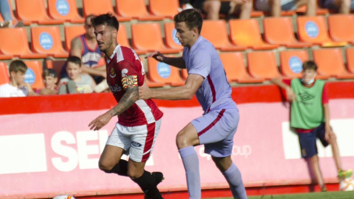 Joan Oriol, durant un moment de l'enfrontament entre el Nàstic i el Barcelona B del passat diumenge.