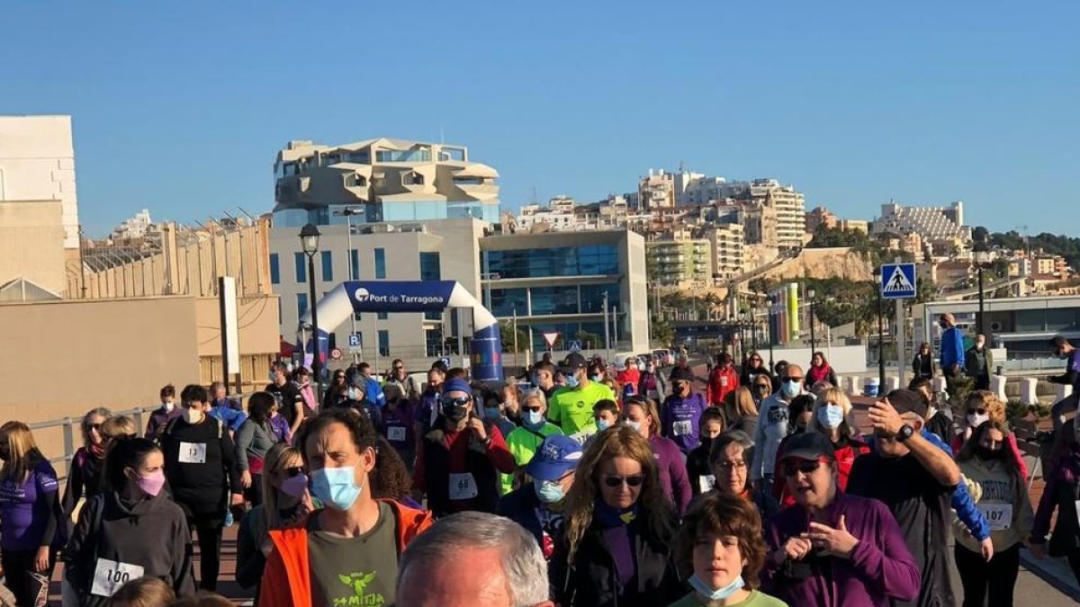 Caminata de «Muévete por la epilepsia» al rompeolas del Puerto de Tarragona