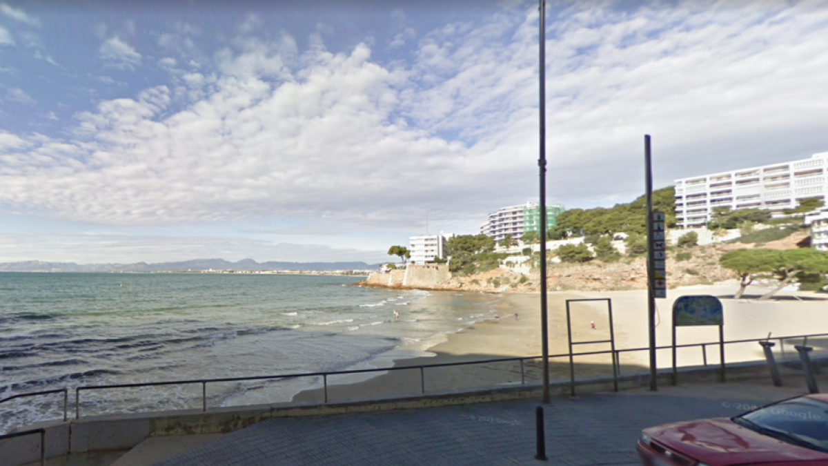 La primera de las agresiones que sufrió el menor estuvo en la playa de los Capellns de Salou.