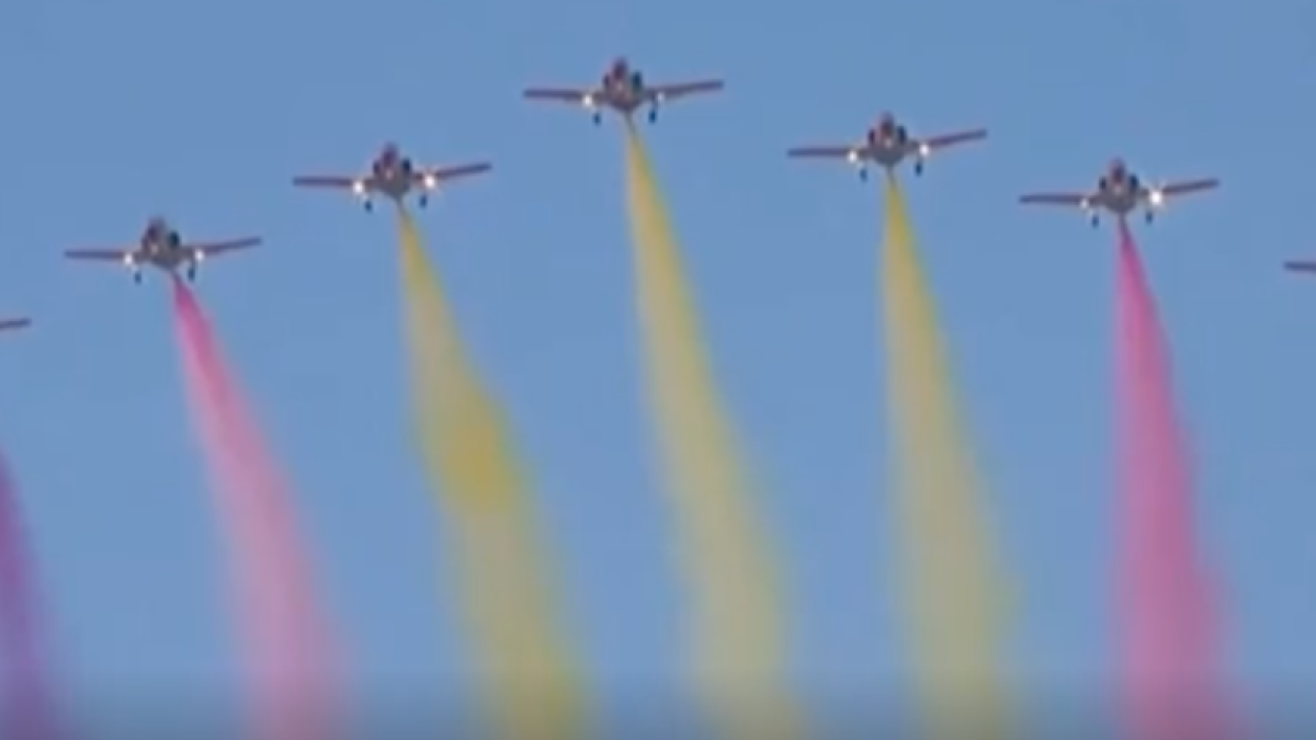 Imagen del vuelo de la Patrulla Águila.