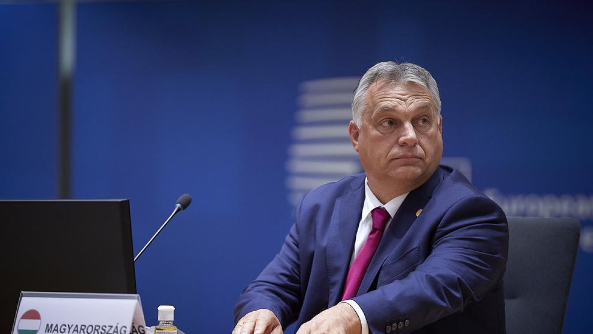 Pla mitjà del primer ministre d'Hongria, Viktor Orbán, durant una cimera.