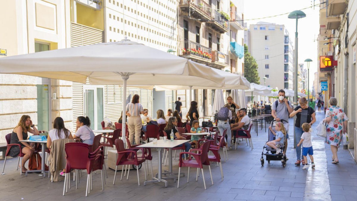 Imagen de unas terrazas en el centro de Tarragona.