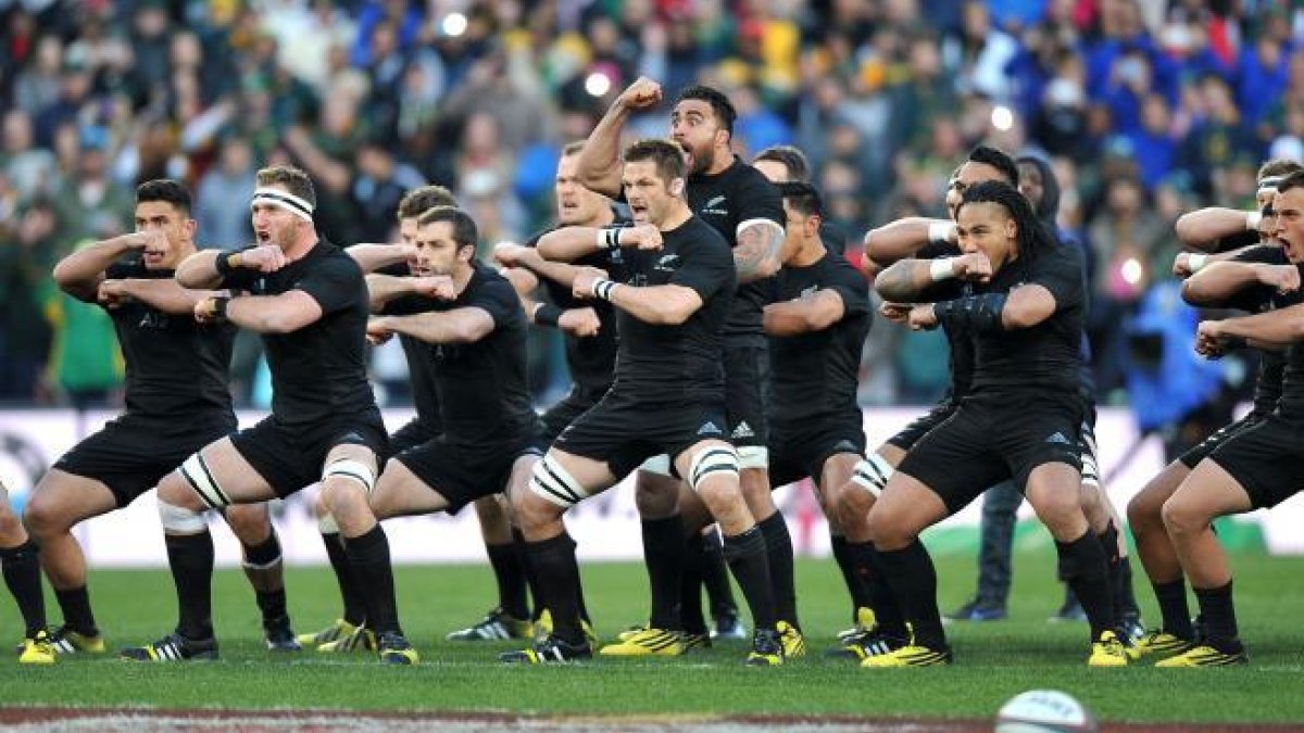 El haka Ka Mate es hizo famoso porque lo utiliza la selección nacional de rugby de Nueva Zelanda.