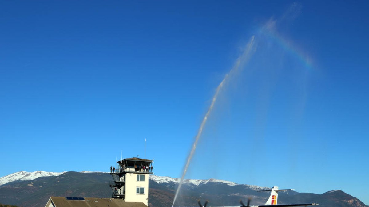 Pla general del bateig del primer vol regular entre Andorra-La Seu i Madrid.