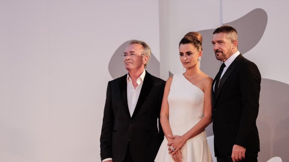 Penélope Cruz i Antonio Banderas a l'alfombra roja del Festival de Cine de Venècia.