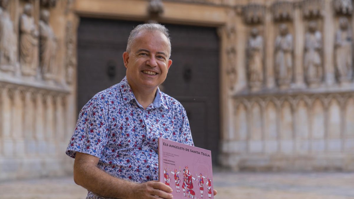 Jordi Bertran, autor el cuento, este martes en el Pla de la Seu de Tarragona.