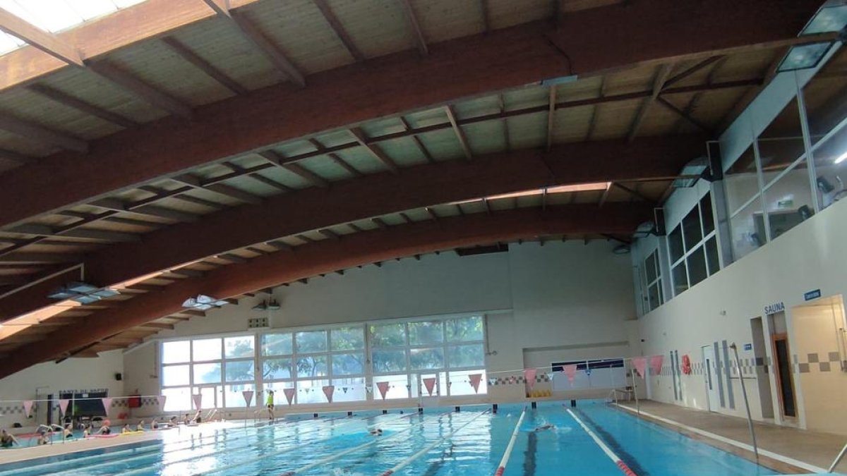 Imagen de las instalaciones de la piscina cubierta al Palau d'Esports.