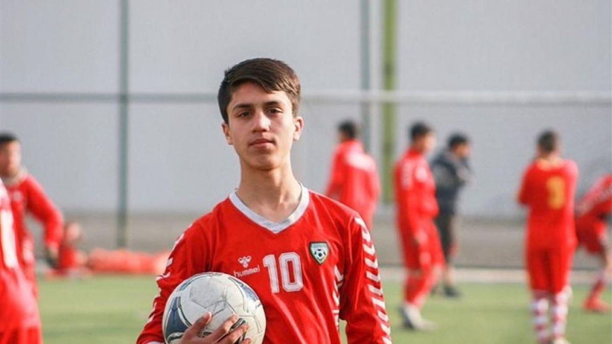 Zaki Anwari, el jove jugador de la selecció juvenil de futbol afganesa que va morir després de caure d'un dels avions d'evacuació.