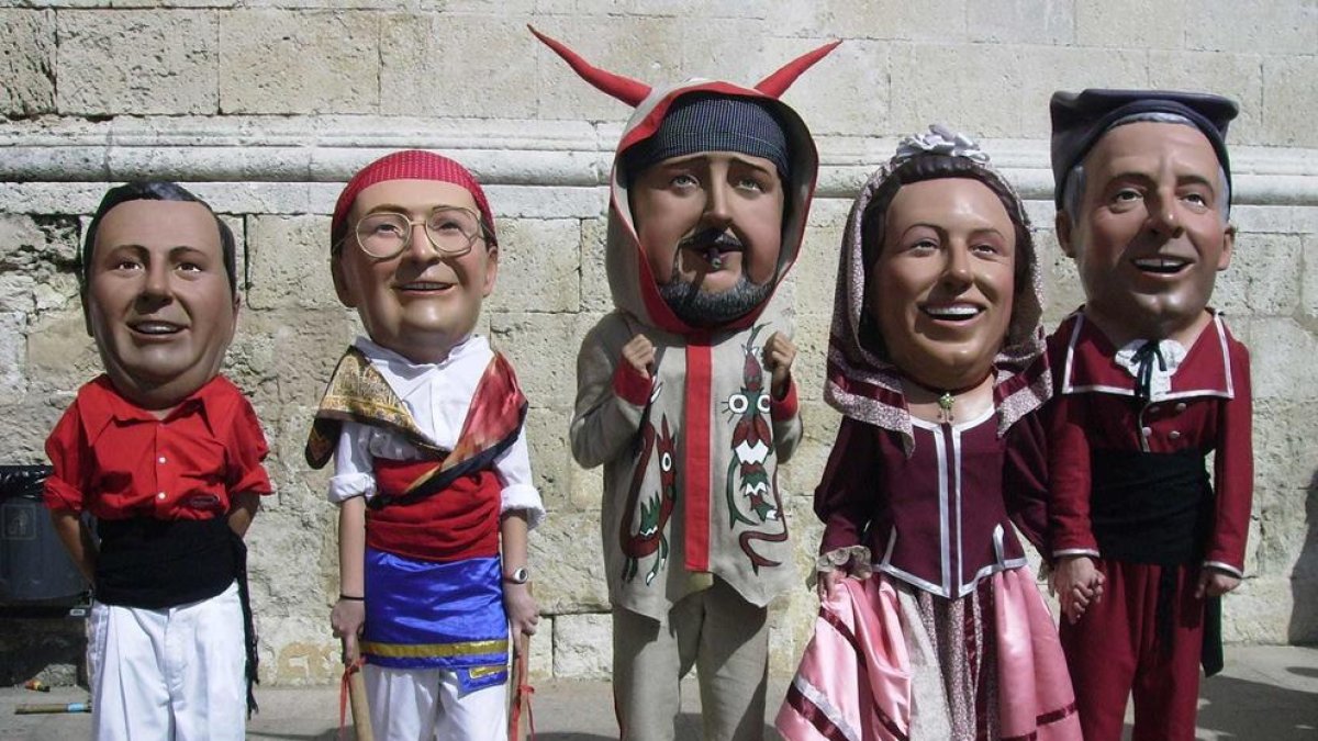 Los cabezudos de la Festa Mayor de l'Arboç.