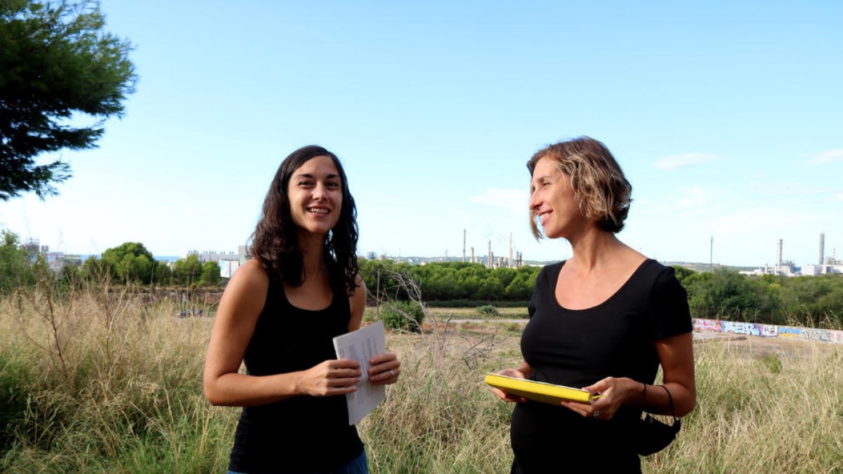 Laia Estrada, diputada de la CUP-NCG en el Parlament de Catalunya; y Eva Miguel, portavoz del grupo municipal y consellera del Ayuntamiento de Tarragona.