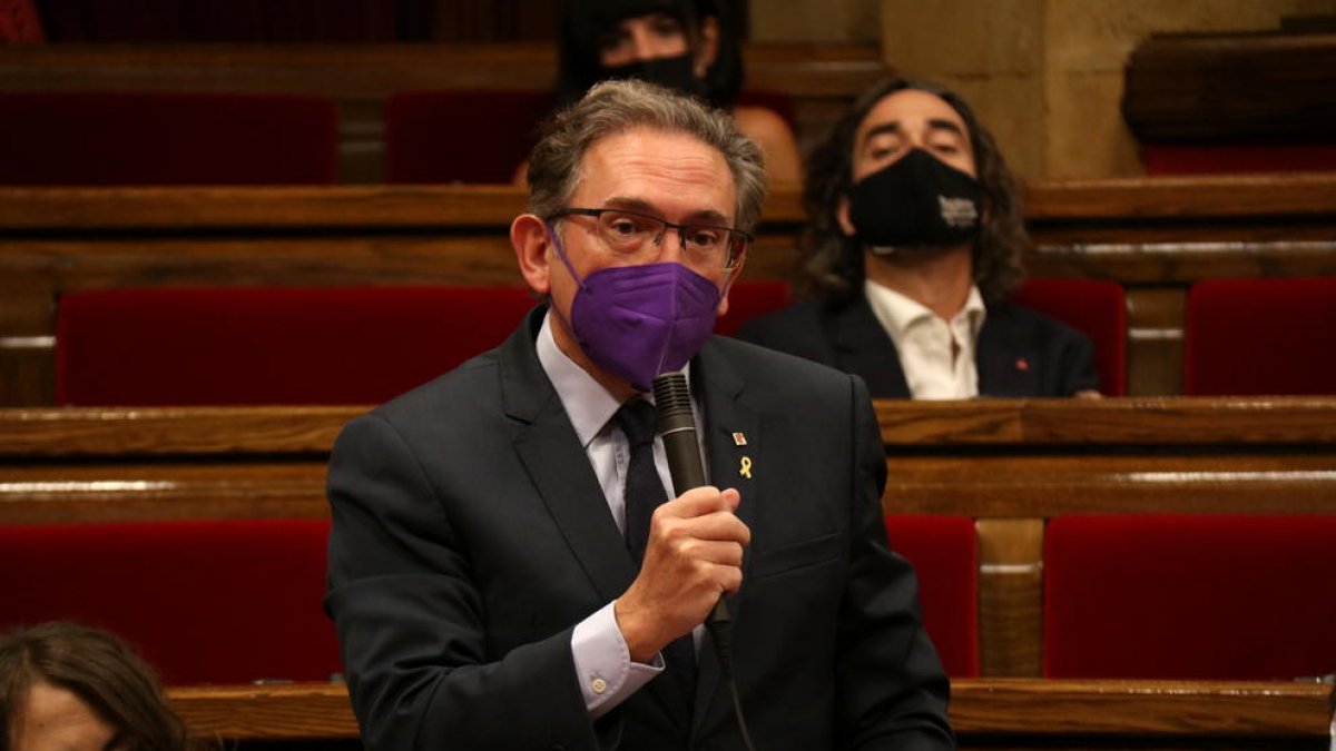 Imagen del consejero|conseller de Economía y Hacienda, Jaume Giró, en el Parlamento.