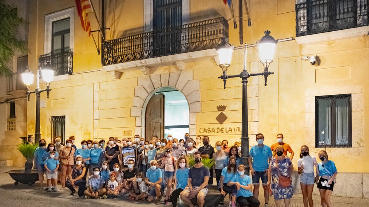 Imagen de los participantes a la caminata.