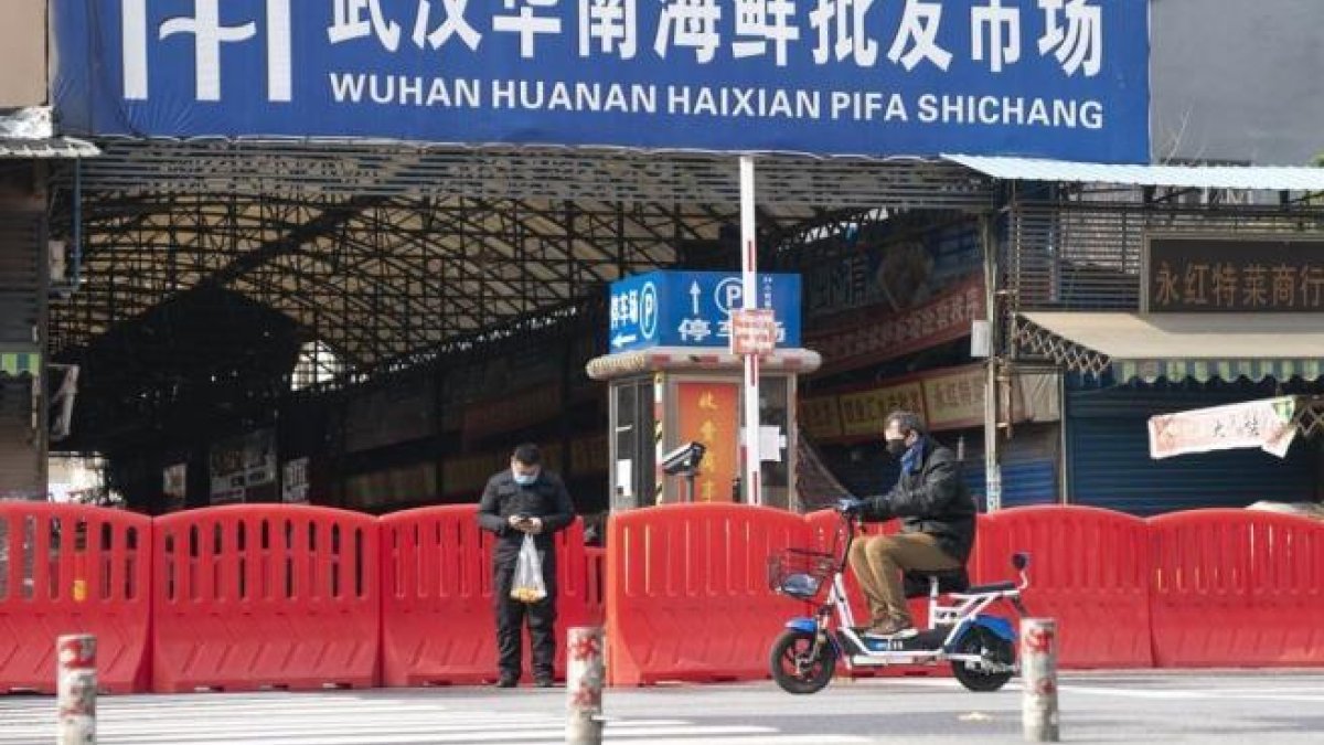 Entrada del mercat de mariscs Huanan a Wuhan.