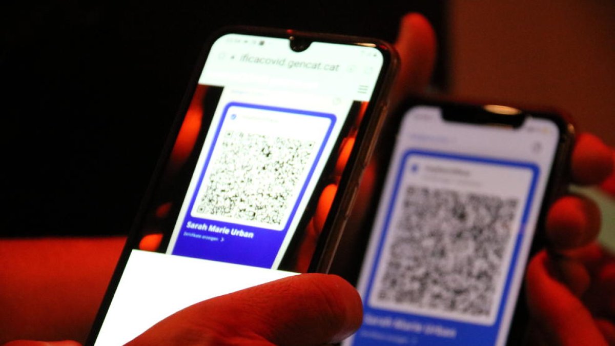 El passaport covid és necessari per accedir a les discoteques.