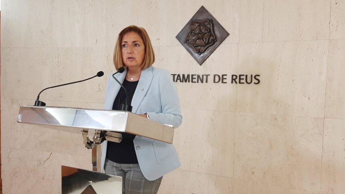 Mariluz Caballero, regidora d'Hisenda, durant la presentació del Pla d'Inversions per al 2022.