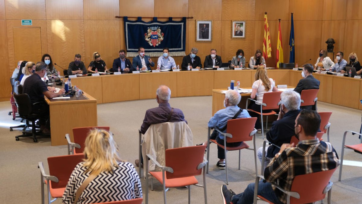 El ple, ahir, amb el nou alcalde, Oliver Klein, presidint la sala.