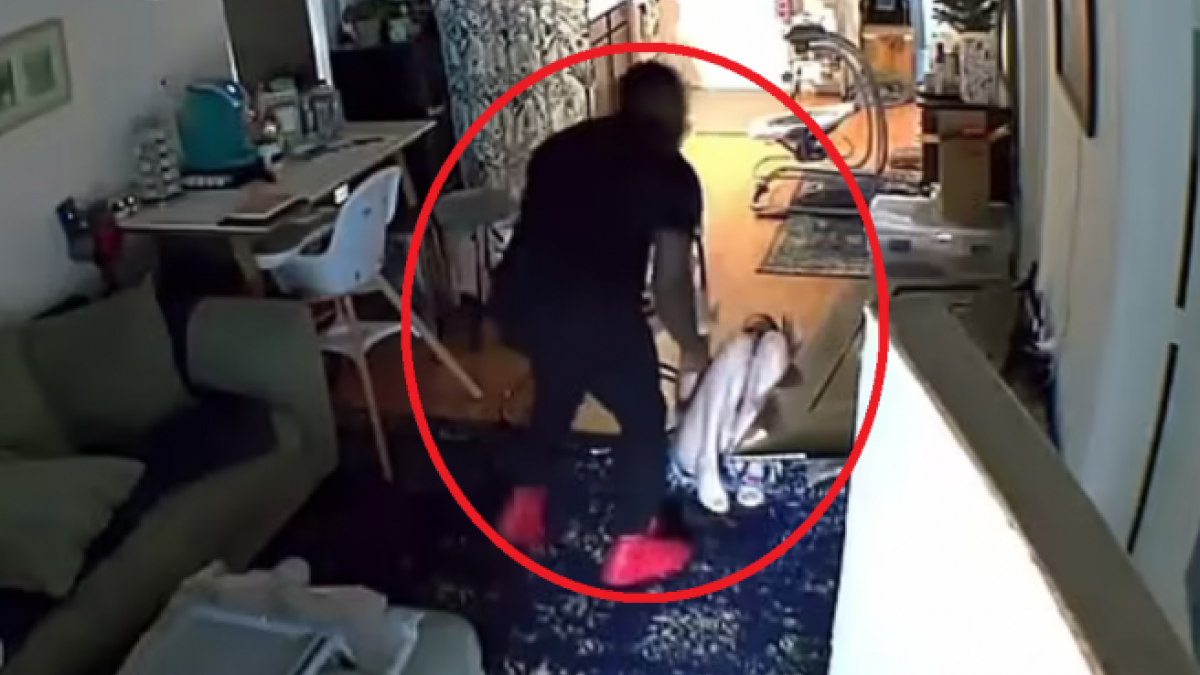 Una captura del vídeo de l'agressió.