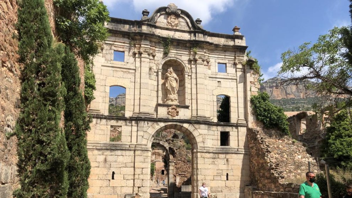 La façana de Santa Maria és un dels elements més significatius de la Cartoixa.