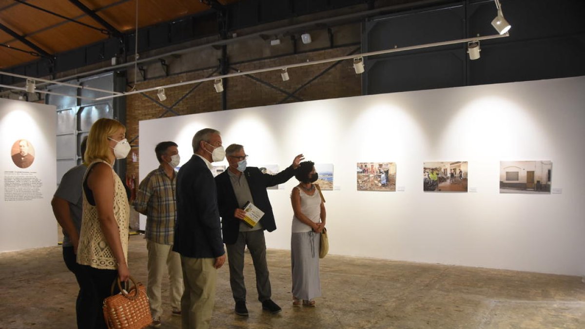 Imagen de la presentación de los trabajos a la modalidad de Fotoperiodismo Camp de Tarragona del XXXIII Premio Mañé y Flaquer