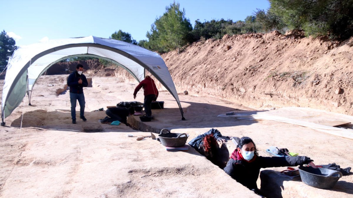 Las excavaciones a la fosa más larga encuentro en el mas de Santa Magdalena.