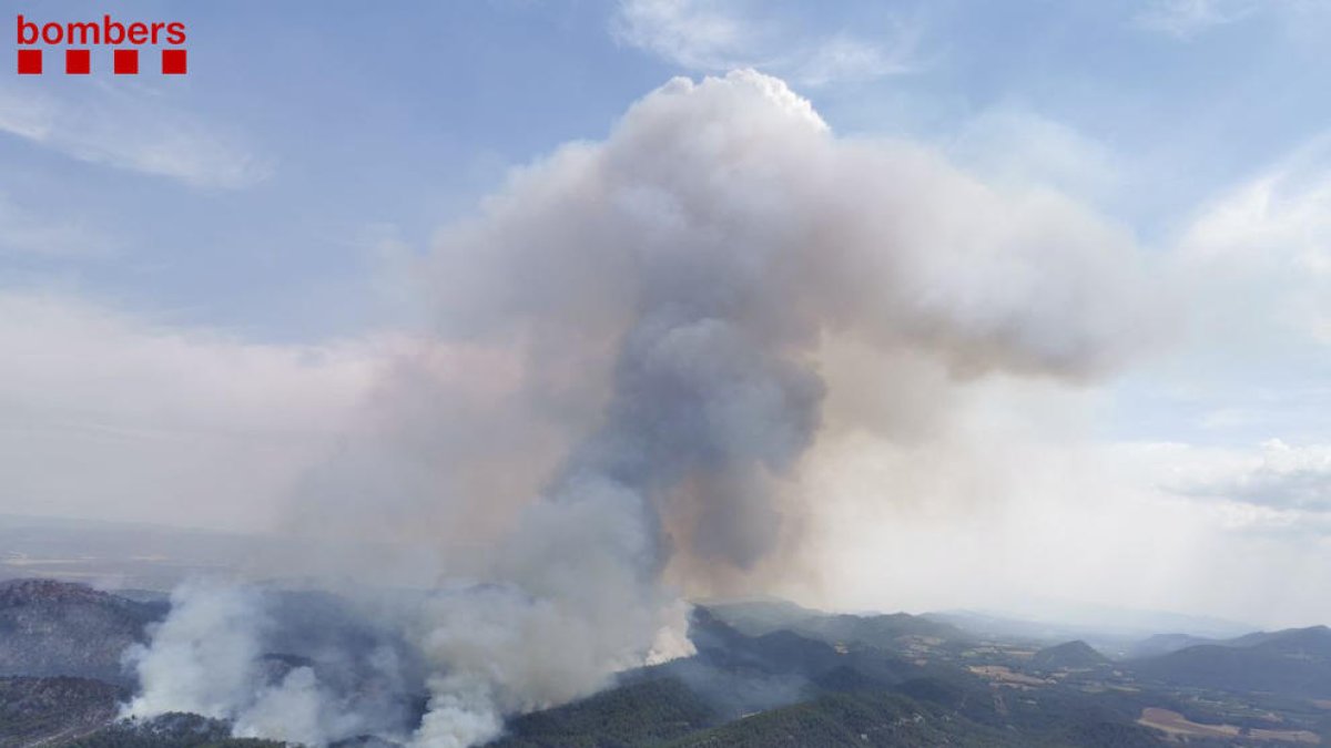 El incendio de Santa Coloma de Queralt todavía está activo.