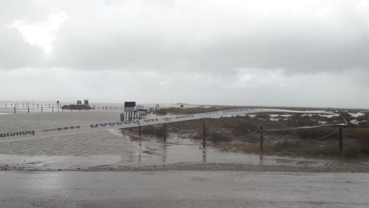 Plano abierto de la zona de la base del Trabucador, afectada por el temporal.