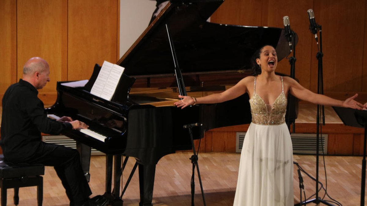 La soprano Sara Blanch y el pianista Marco Evangelisti en un momento del concierto en el Festival Internacional de Música Pau Casals.