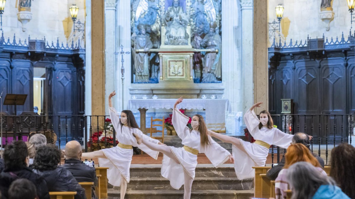 Representació dels Retaules Vivents dins l'Església Prioral de Sant Pere, ahir.