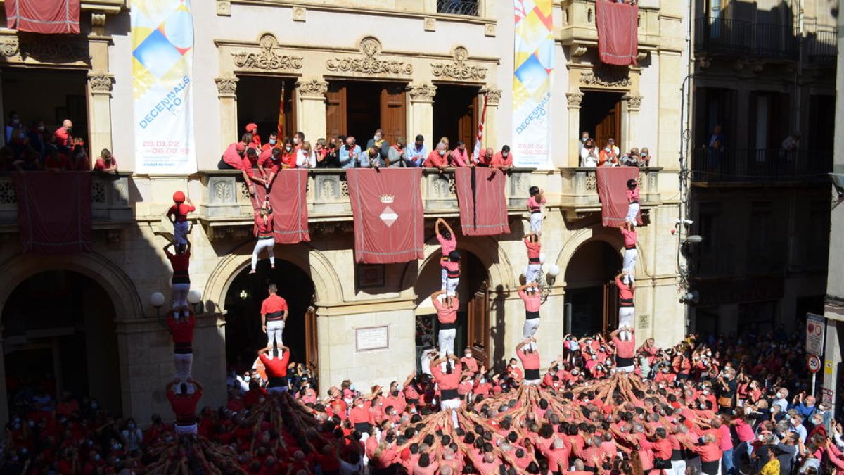 La diada acabó con dos pilares de cinco de la Colla Joves y tres de la Colla Vella.