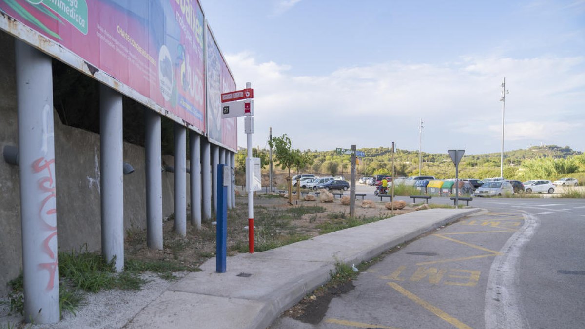 El pàrquing dissuasiu del Cementiri era un dels més desconnectats, però ara té parada d'autobús i sumarà l'aparcament de patinets.