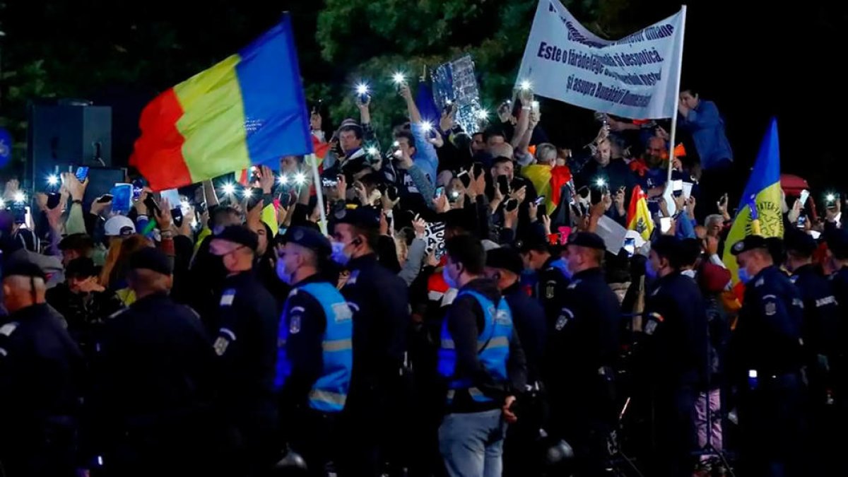 Imagen de archivo de protestas en Rumania contraalas restricciones por|para la covid-19.