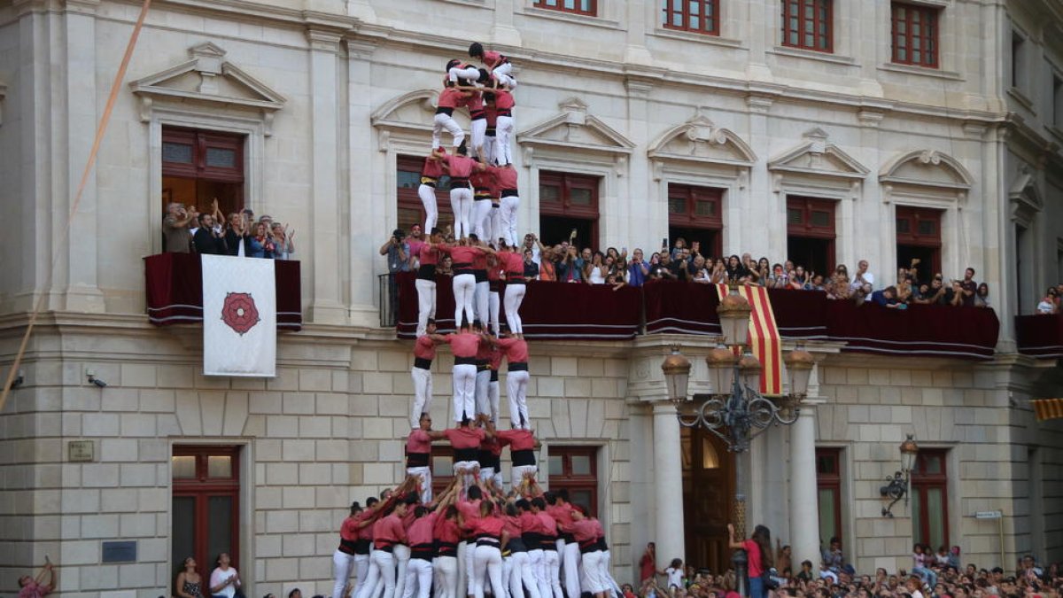 El 5d9f descarregat per la Colla Vella en segona ronda de la Diada del Mercadal.