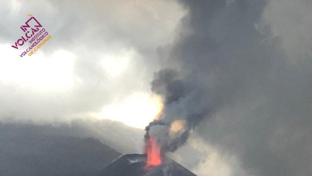 Fotografía del volcán de La Palma el pasado domingo 24 de octubre.