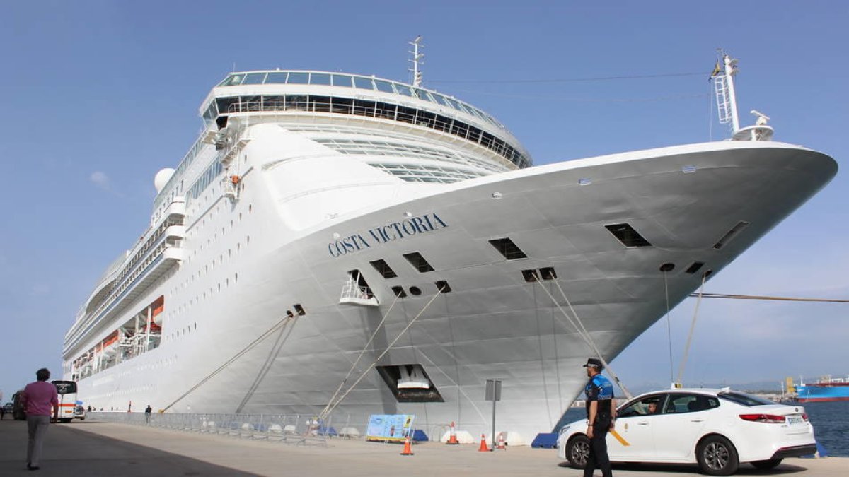 Imagen del crucero Costa Victoria, cuando estuvo operando de forma regular a Tarragona en 2018.