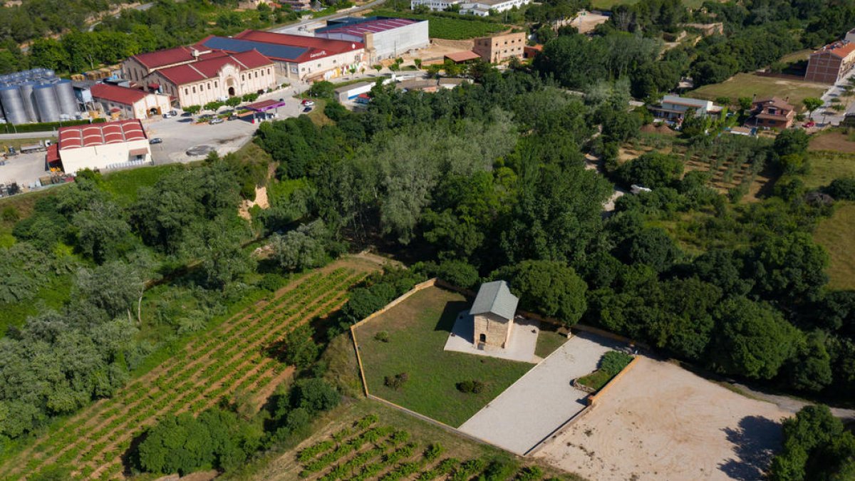 Vista aérea del Columbario romano de Vila-rodona y su entorno.