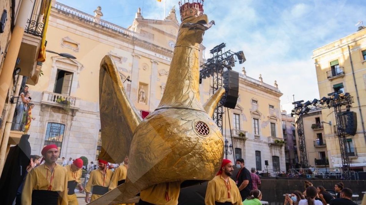 L'Àliga durant la Tanda de Lluïment del Seguici d'ahir.