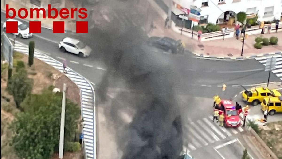 Crema un camió que transportava mobles a la Bisbal del Penedès