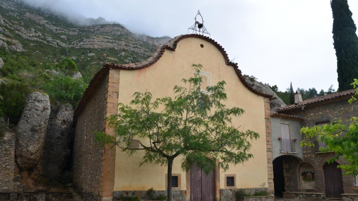 Fachada de la ermita de Sant Joan del Codolar.