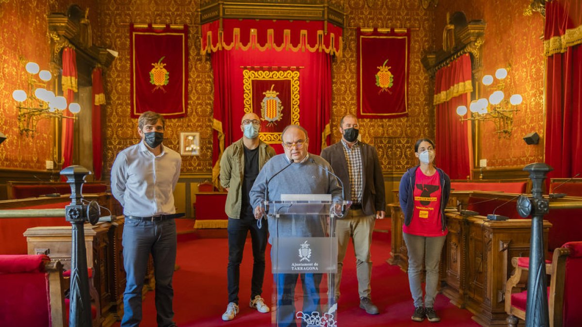 D'esquerra a dreta: Dídac Nadal, Hermán Pinedo, Jordi Fortuny, Xavier Puig i Eva Miguel.