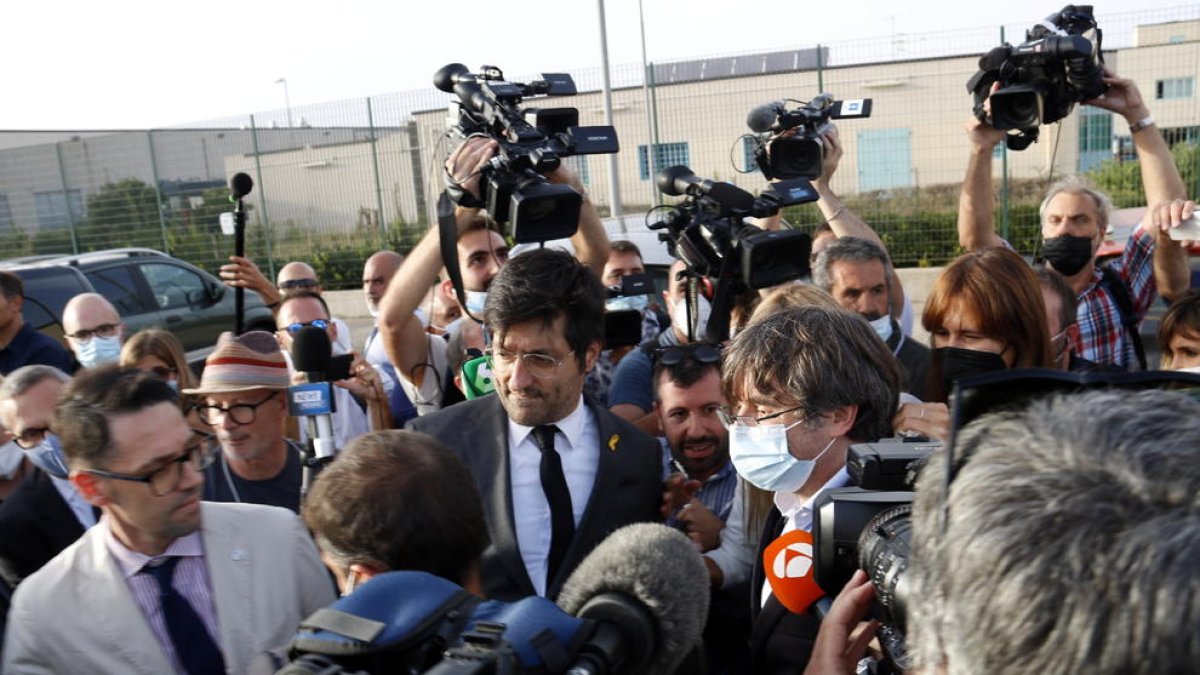 El president del Consell per la República, Carles Puigdemont, al sortir de la presó de Sàsser.