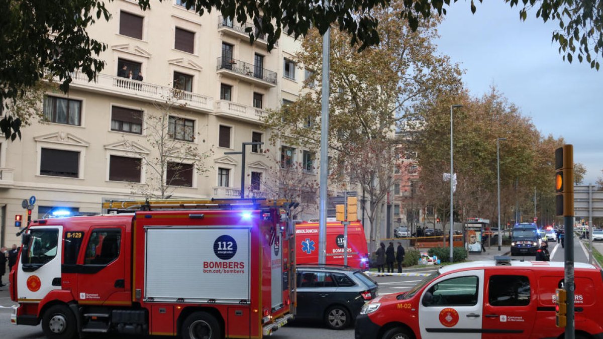 Plano general del dispositivo de Bomberos en las puertas del inmueble incendiado.