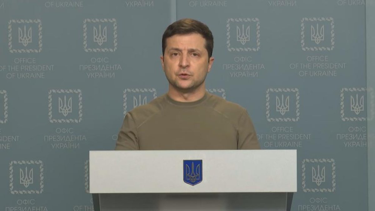 El president d'Ucraïna, Volodímir Zelenski, en una vídeo dirigint-se a la població.
